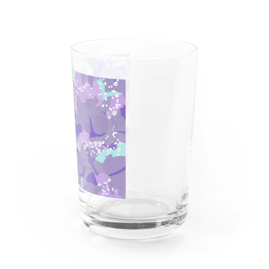32番地のむらさき迷彩力士 Water Glass :right