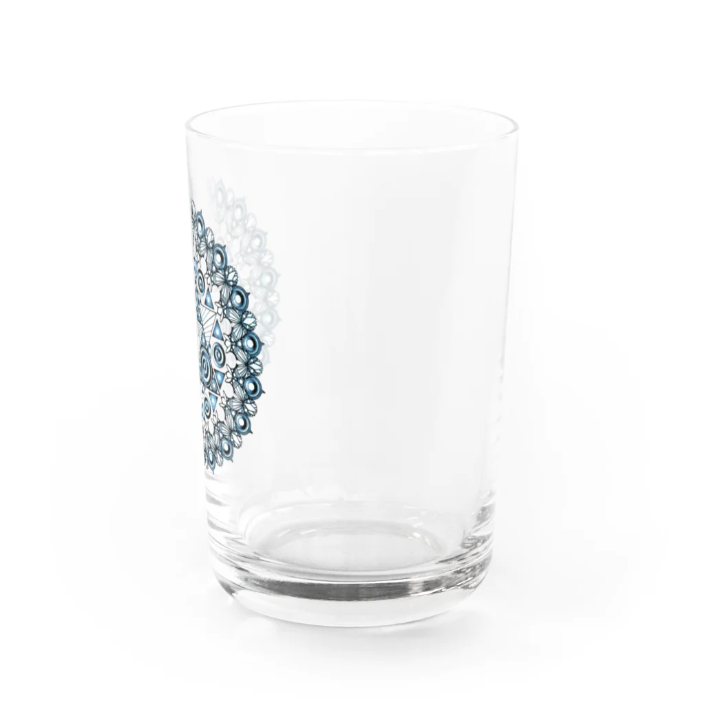 太陽の光降りそそぐ庭の金星のエンブレム Water Glass :right