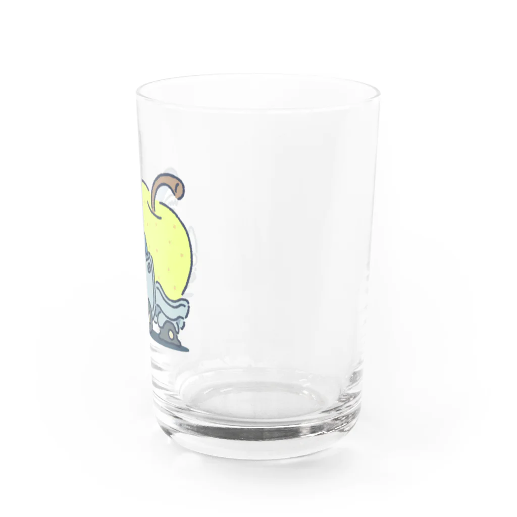 サメ わりとおもいの巨大梨を収穫したサメ Water Glass :right