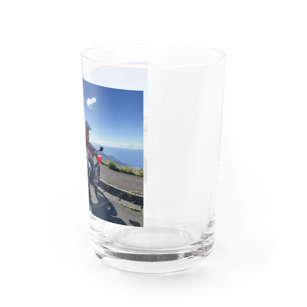 伊織の作品のバイクと景色 Water Glass :right