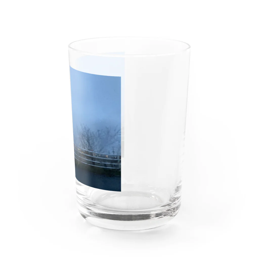 🧫の車から撮ったガードレール Water Glass :right