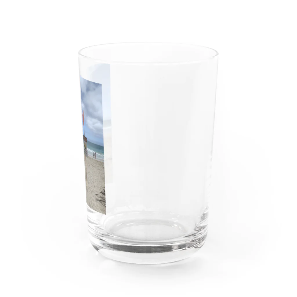 Non heels Hawaiiのワイマナロビーチ Water Glass :right