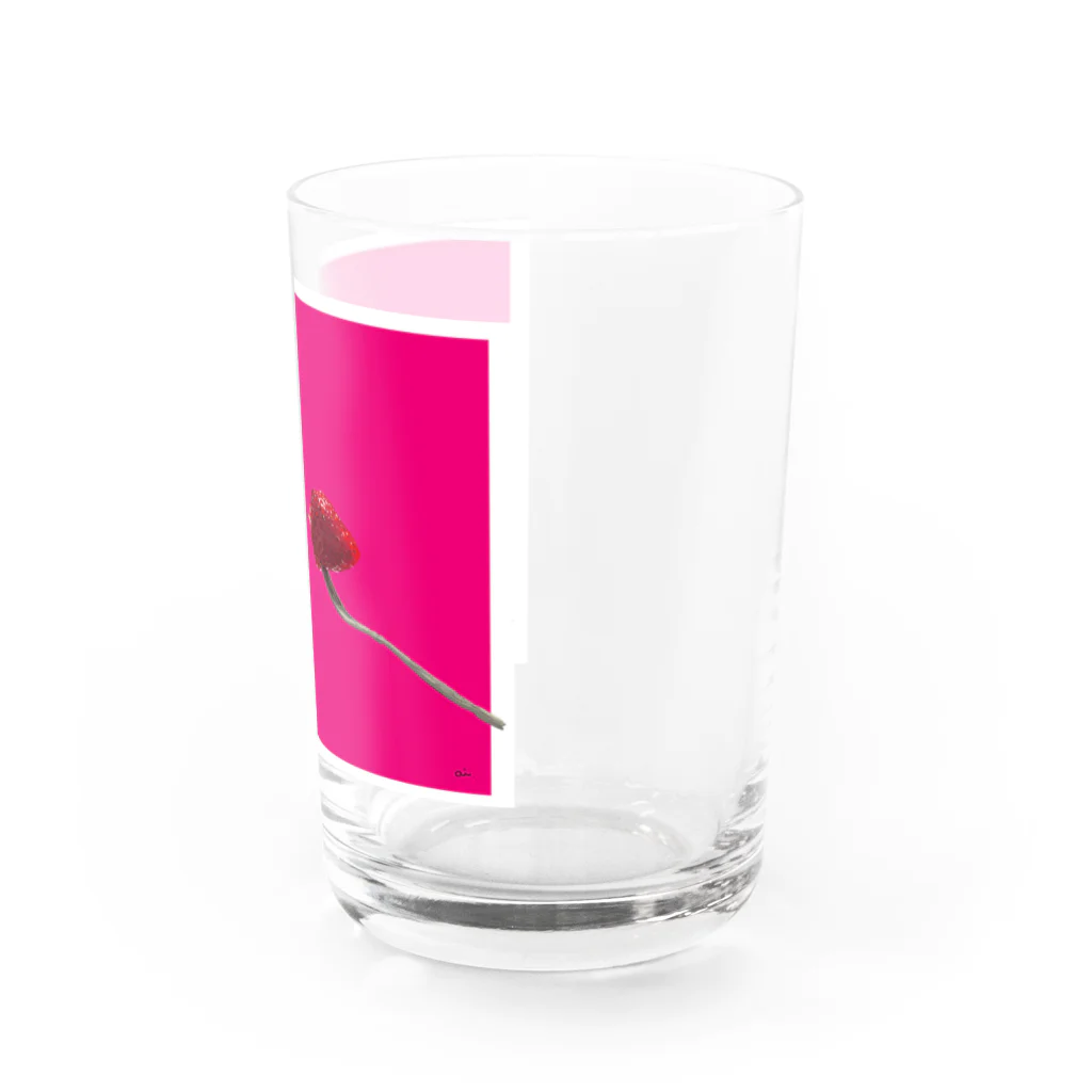 絵のグッズのstrawberry  Water Glass :right