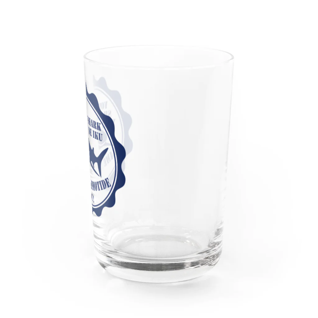 キッズモード某の余裕シャークシャークでいくより〜(シーリングスタンプ風アメカジデザインバージョン) Water Glass :right
