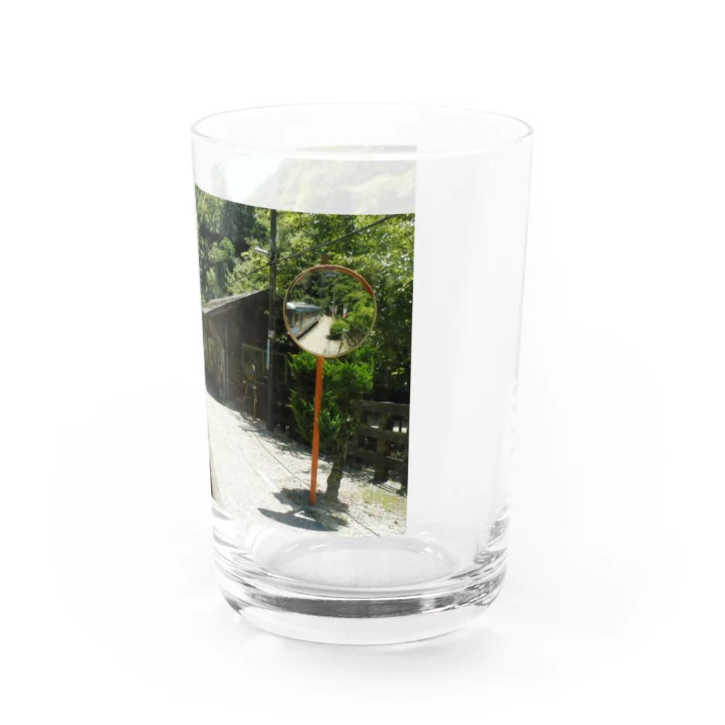 Love Trainの駅舎と線路と… Water Glass :right