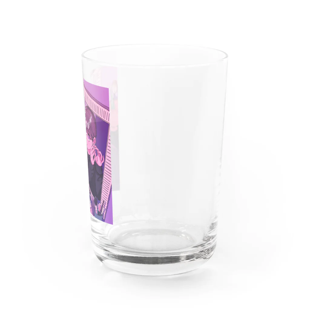 雛井ゆら┃Yura Hinaiのお気に入りのピアスつけて Water Glass :right