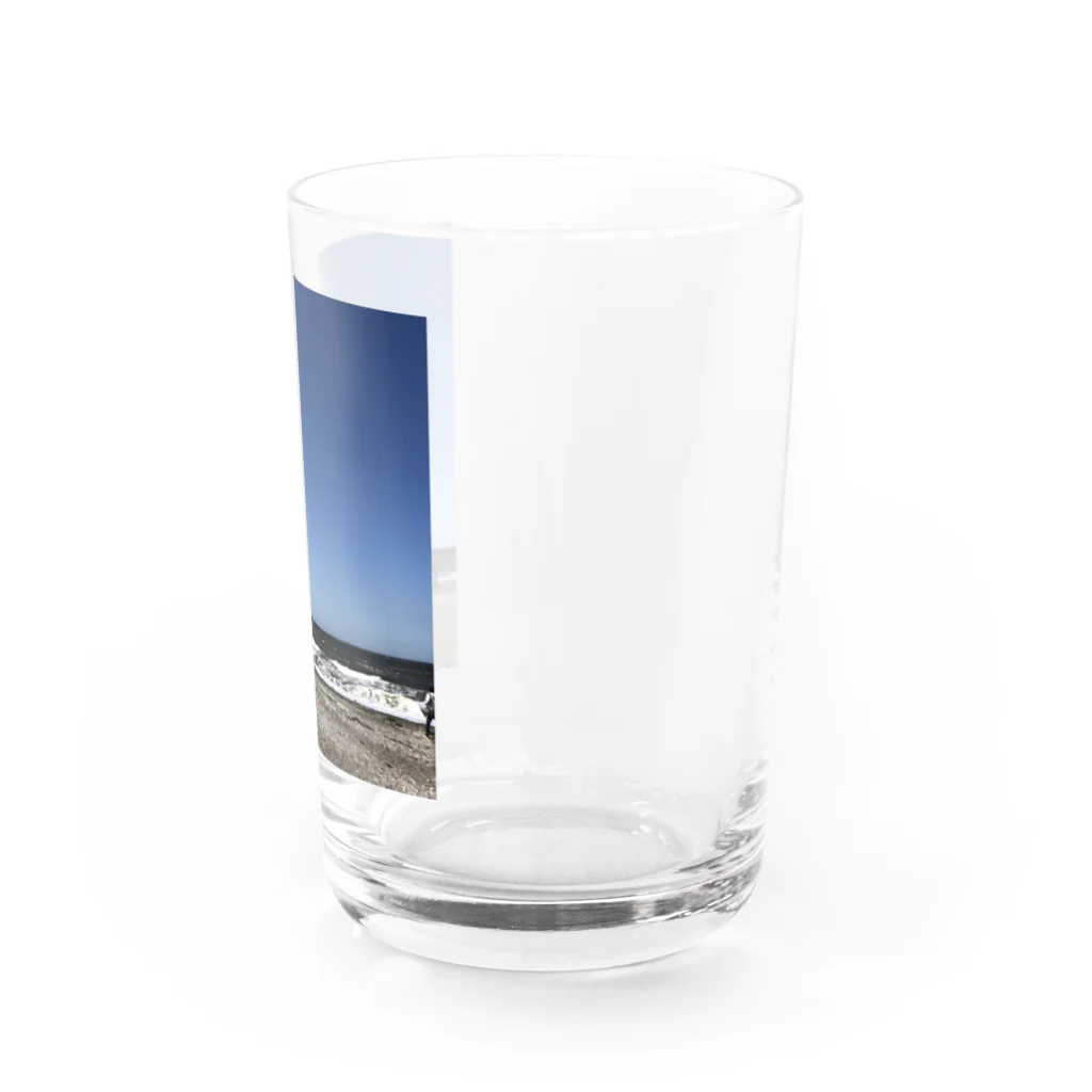 我欲無欲のビーチクリーンしてる海岸 Water Glass :right