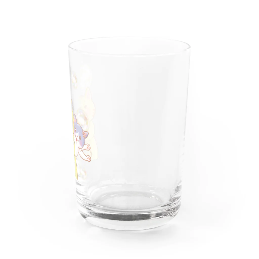 トラとハチワレの腕組みするねこ Water Glass :right