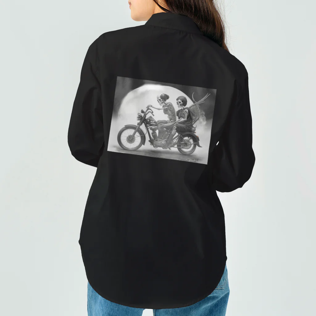 Skull sectionのバイクとガイコツ（黒メイン） ワークシャツ