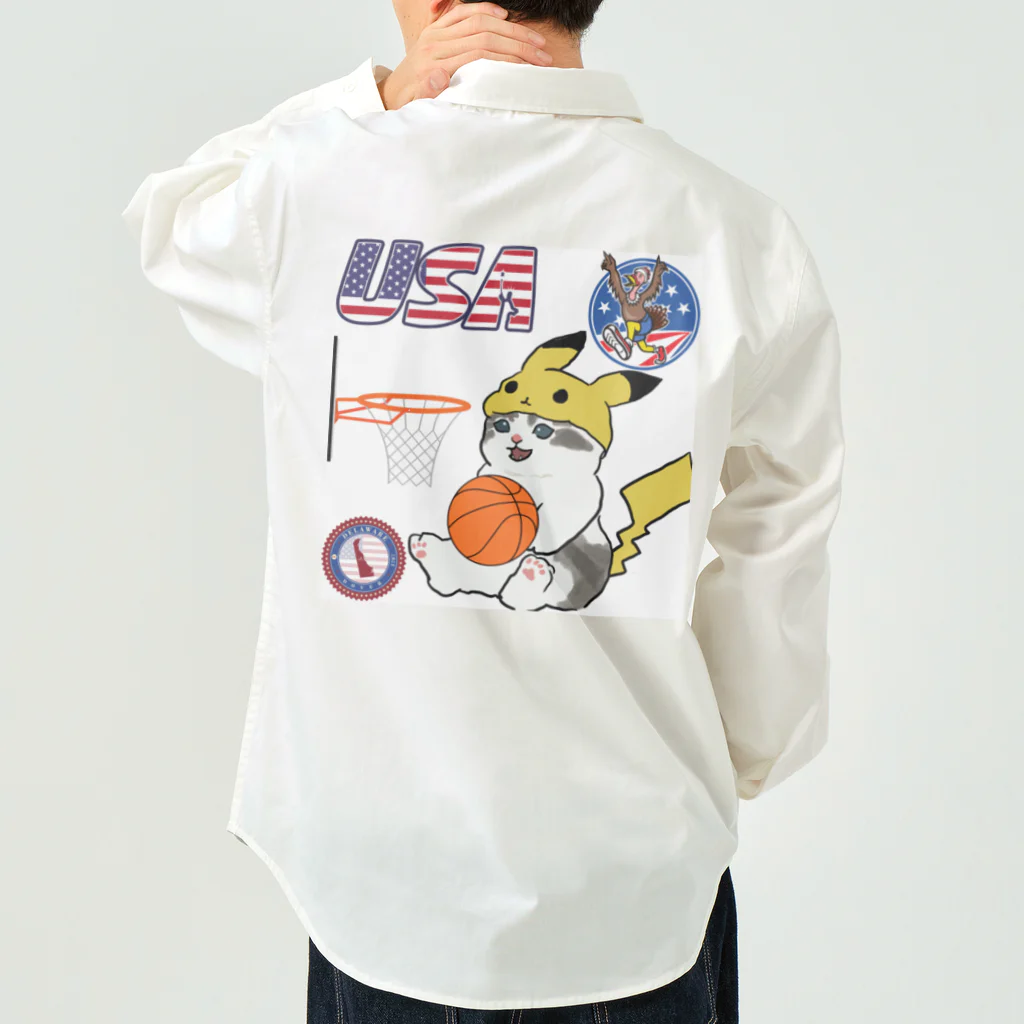 キイロチャンのバスケットボール選手の猫 Work Shirt