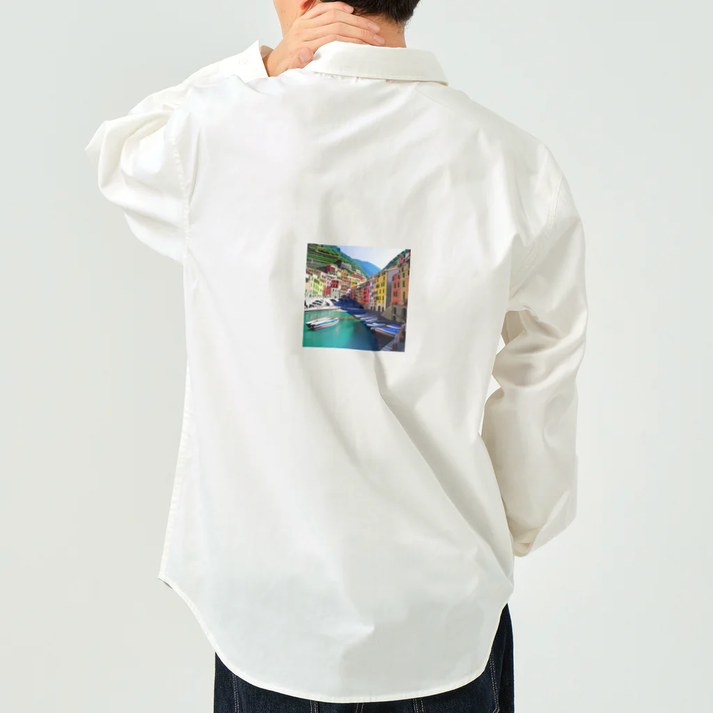 KSK SHOPの絵画のようなチンクエテッレの風景 Work Shirt