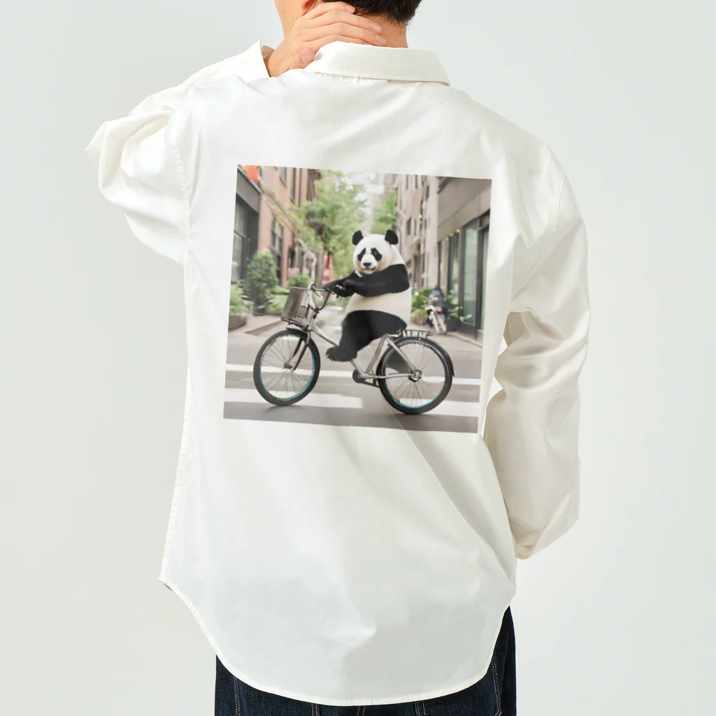 junpeiganba07の街の中を自転車で走るパンダ Work Shirt