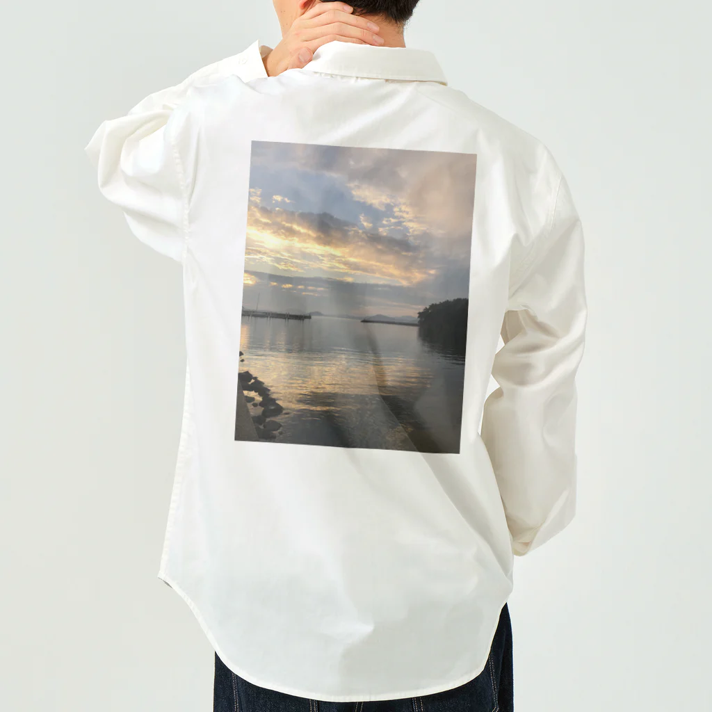 入り浸る絵画の海と夕暮れ ワークシャツ