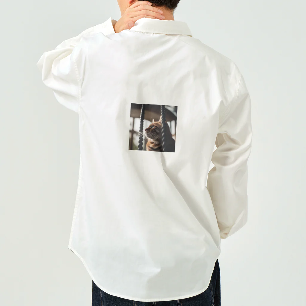 feliceのタワーに登っている猫 Work Shirt