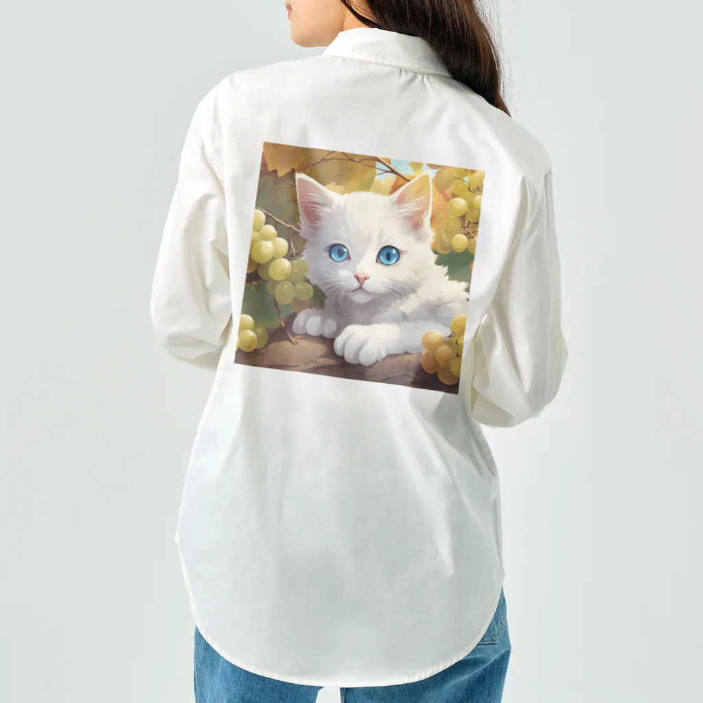 yoiyononakaの葡萄畑の番猫02 Work Shirt