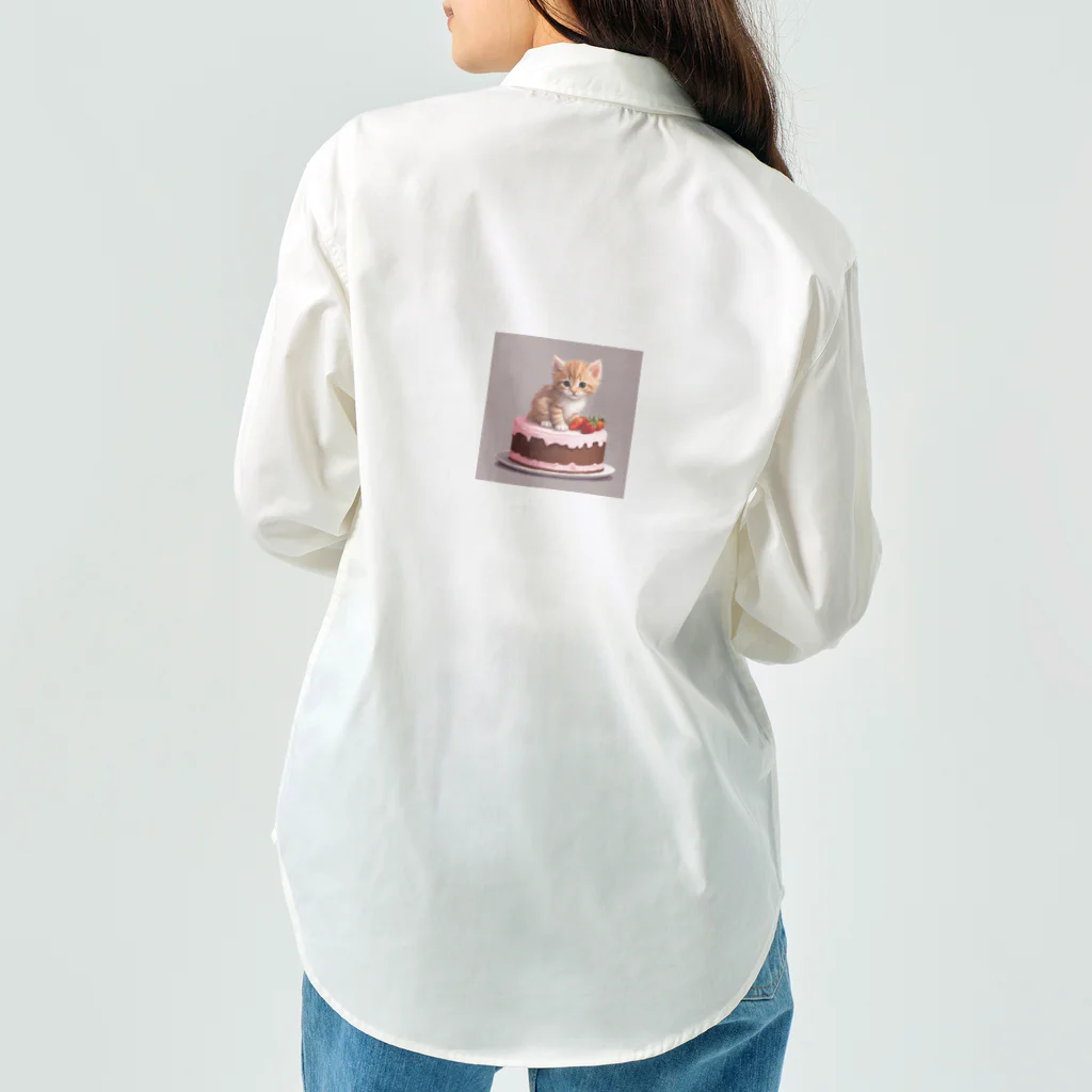 にゃんこぷにのケーキの上の仔猫ちゃん Work Shirt