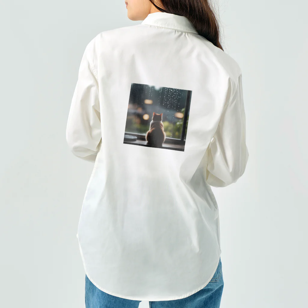 SaltyCookie Design Worksの窓の前で雨を眺めているネコ[カラー] Work Shirt