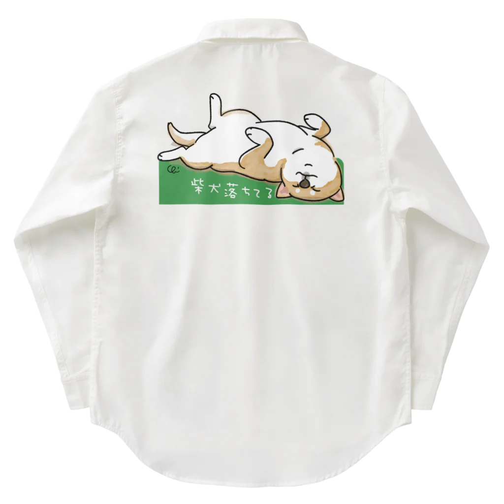 chizuruの柴犬落ちてる（茶）背景グリーン ワークシャツ