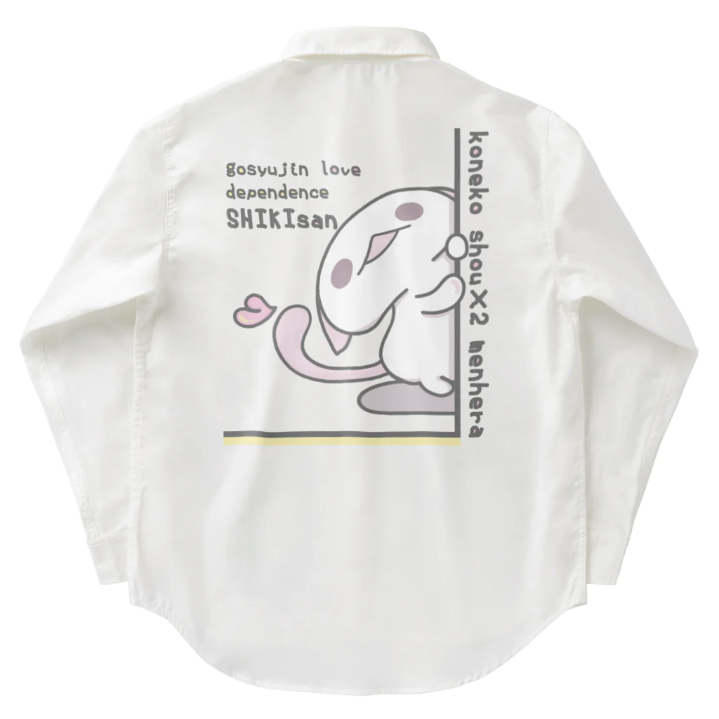 itsuto-こねこしょうしょうめんへらの「しきさんが、こちらをみているよ」 Work Shirt