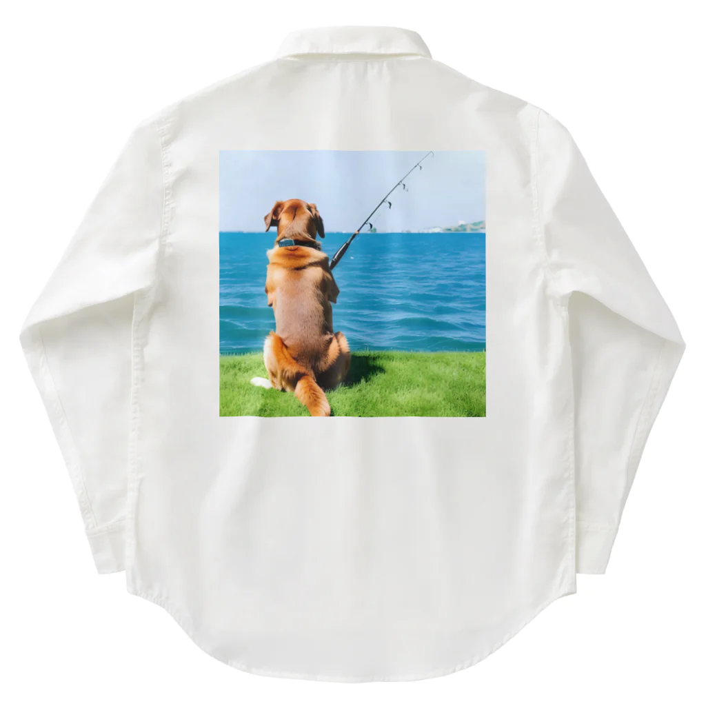 the dog is ⚫︎⚫︎ing ✖️✖️のthe dog is fishing fish ワークシャツ