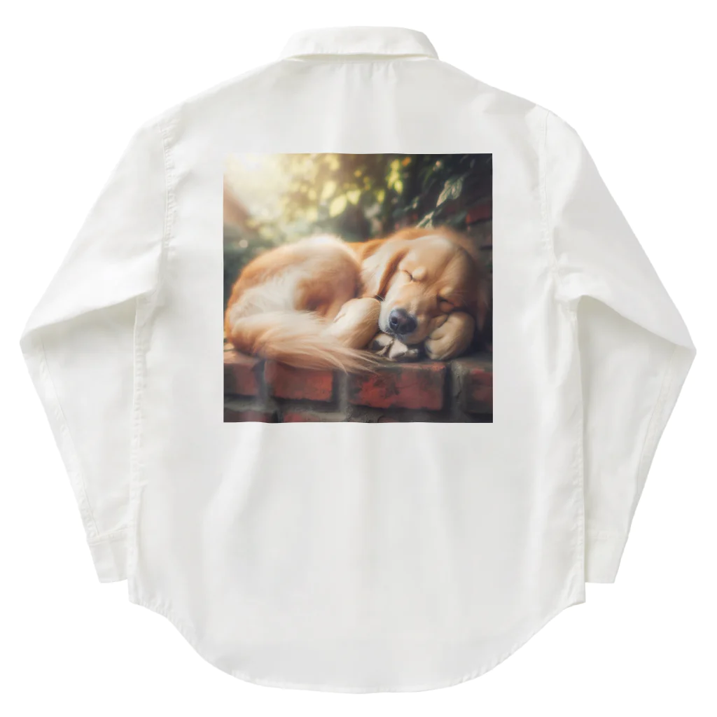 Ykhsの犬がぐっすり眠っている姿、超キュート！🐶💤 Work Shirt