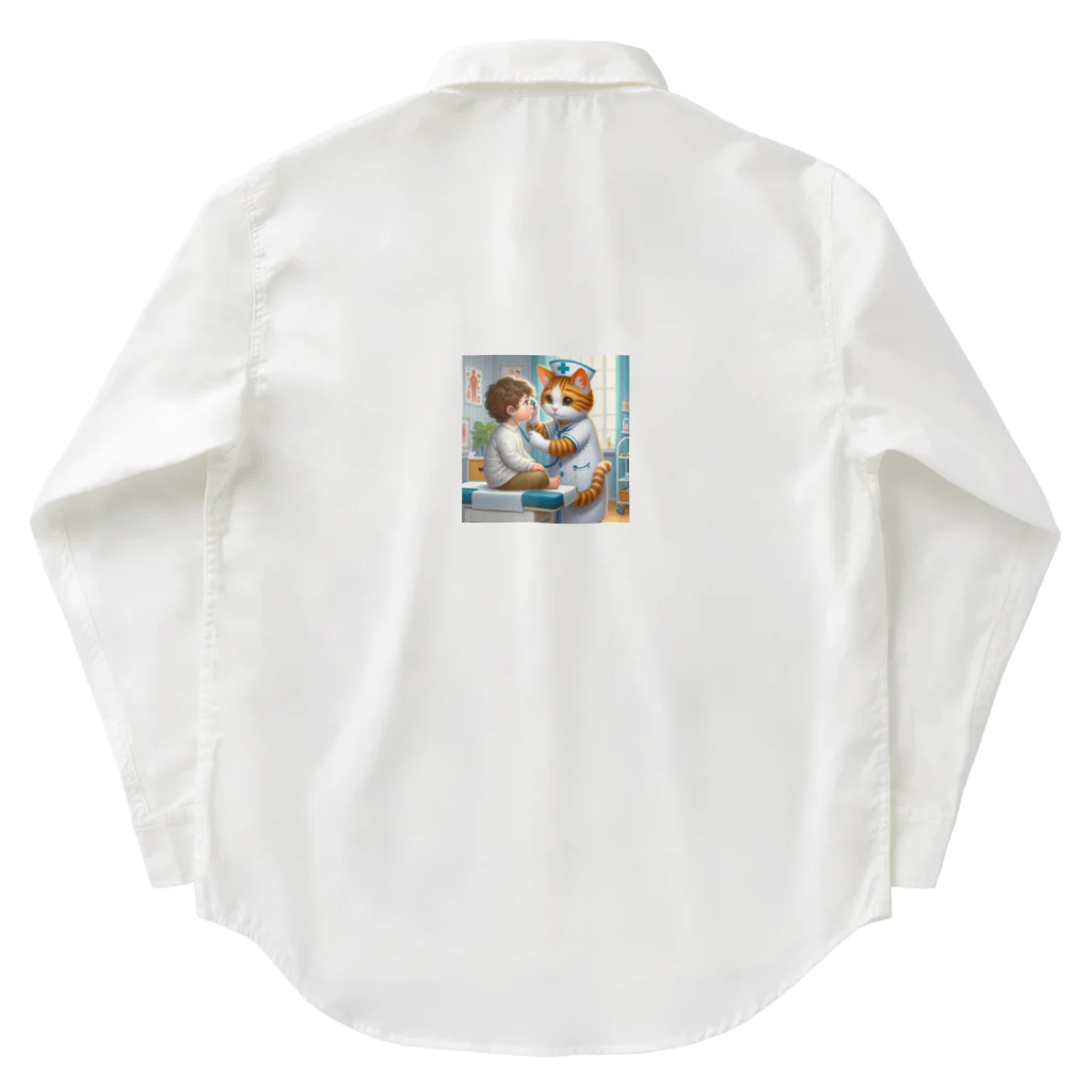 yanagi_mochiの人間の子供を検診する猫ナース Work Shirt