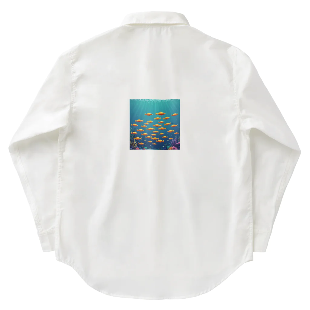 takekoputaの海中を泳ぐ魚のひれ Work Shirt