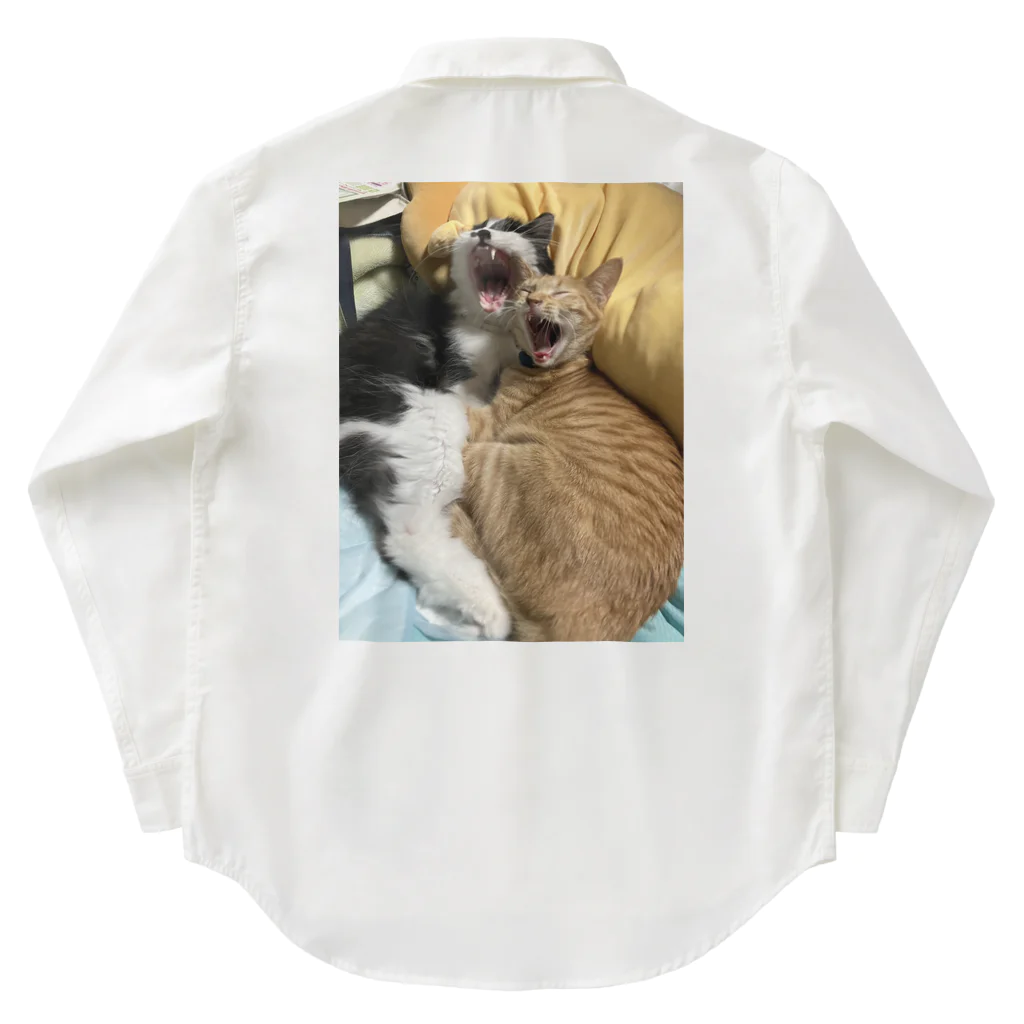ayamomohidemiのキュートな猫猫あくび ワークシャツ