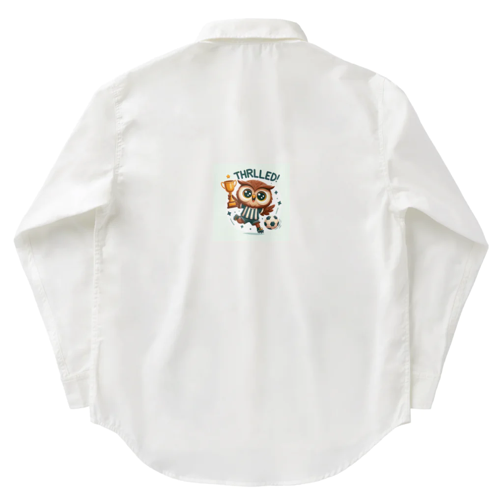 まんじゅ王国のフクロウがボールを蹴っているかわいい姿！ Work Shirt