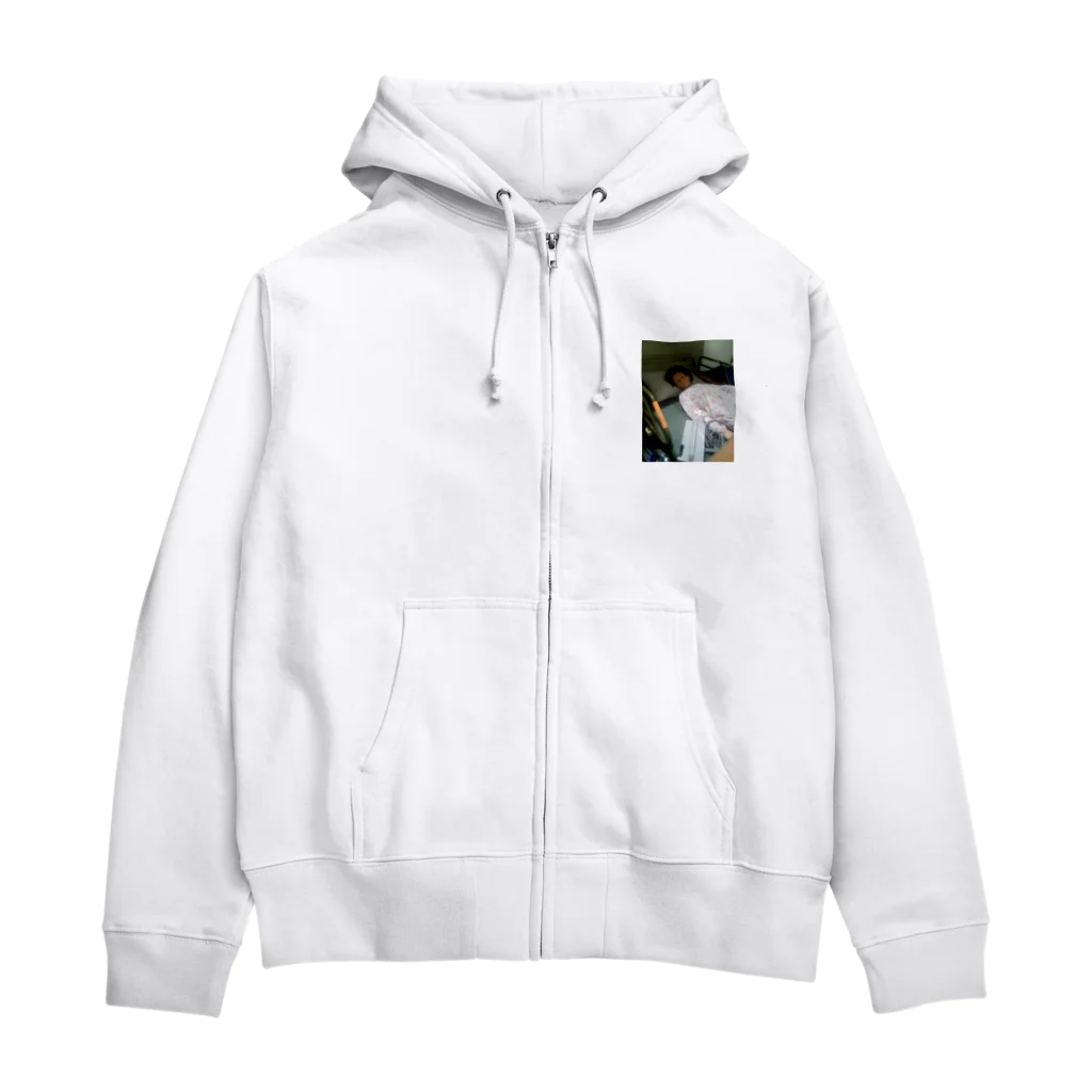 sisuの介護人形恐怖の写真 Zip Hoodie