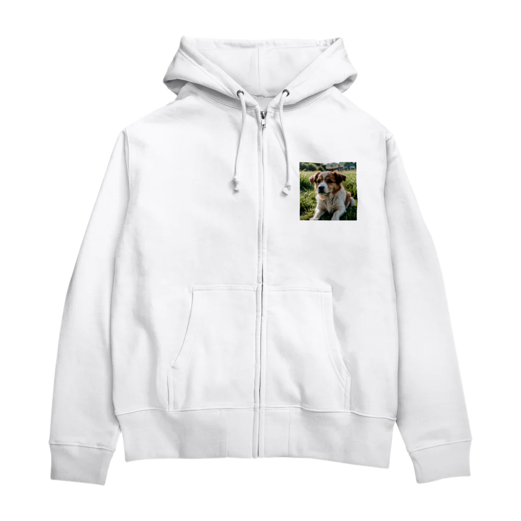 kokin0の草むらで斜めを見つめる犬 dog looking for the anywhere Zip Hoodie