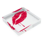 LuLaLysのa Kiss Acrylic Block :placed flat