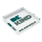 TILUのBe kind  Acrylic Block :placed flat