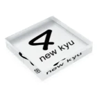 new kyuのnew kyu ロゴ Acrylic Block :placed flat