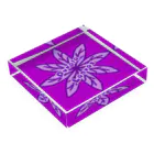 HAKOCHINのPurple Leaves Acrylic Block :placed flat