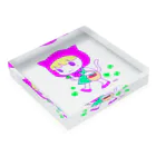 虹色猫工房(クロミツ)のねこずきんちゃん Acrylic Block :placed flat