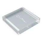 rilybiiのWhite Flower babygrayBlue Acrylic Block :placed flat