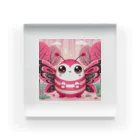 ゴマゴマ5050のピンク色の妖精が、そのかわいらしい大きな目であなたを見つめています Acrylic Block