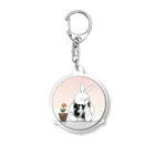 人間じみたうさぎのうさぎさんと花 Acrylic Key Chain