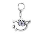 QROOVYのペンギンのヒナと遊ぶシロイルカさん Acrylic Key Chain