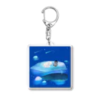 NORIMA'S SHOP の漂流した氷の上でクジラを眺めるしろくまくんとペンギンちゃん Acrylic Key Chain