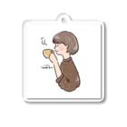 Sakikoのほっとひと息つく女の子　カフェ　ブラウン Acrylic Key Chain