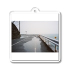 Esseの雨の日の道路 Acrylic Key Chain