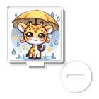 Hope2222の小雨の中で傘を持つ楽しそうなキリン。 Acrylic Stand