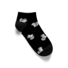 PERIDOTのシマリスと赤い実（ブラック） Ankle Socks