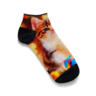 猫好きの谷の猫の水彩画/キジシロねこのイラスト/おもちゃで遊ぶキジ白ネコ Ankle Socks