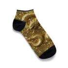 龍のエネルギーの煌めくゴールドドラゴン Ankle Socks