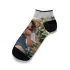 AQUAMETAVERSEの苺狩りで口にほうばんでいる女の子　ラフルール　1859 Ankle Socks