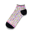 charlolのCharlieカラフル背景ホワイト Ankle Socks