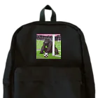 ganeshaのサッカーでゴールを守る白黒のゴリラ Backpack